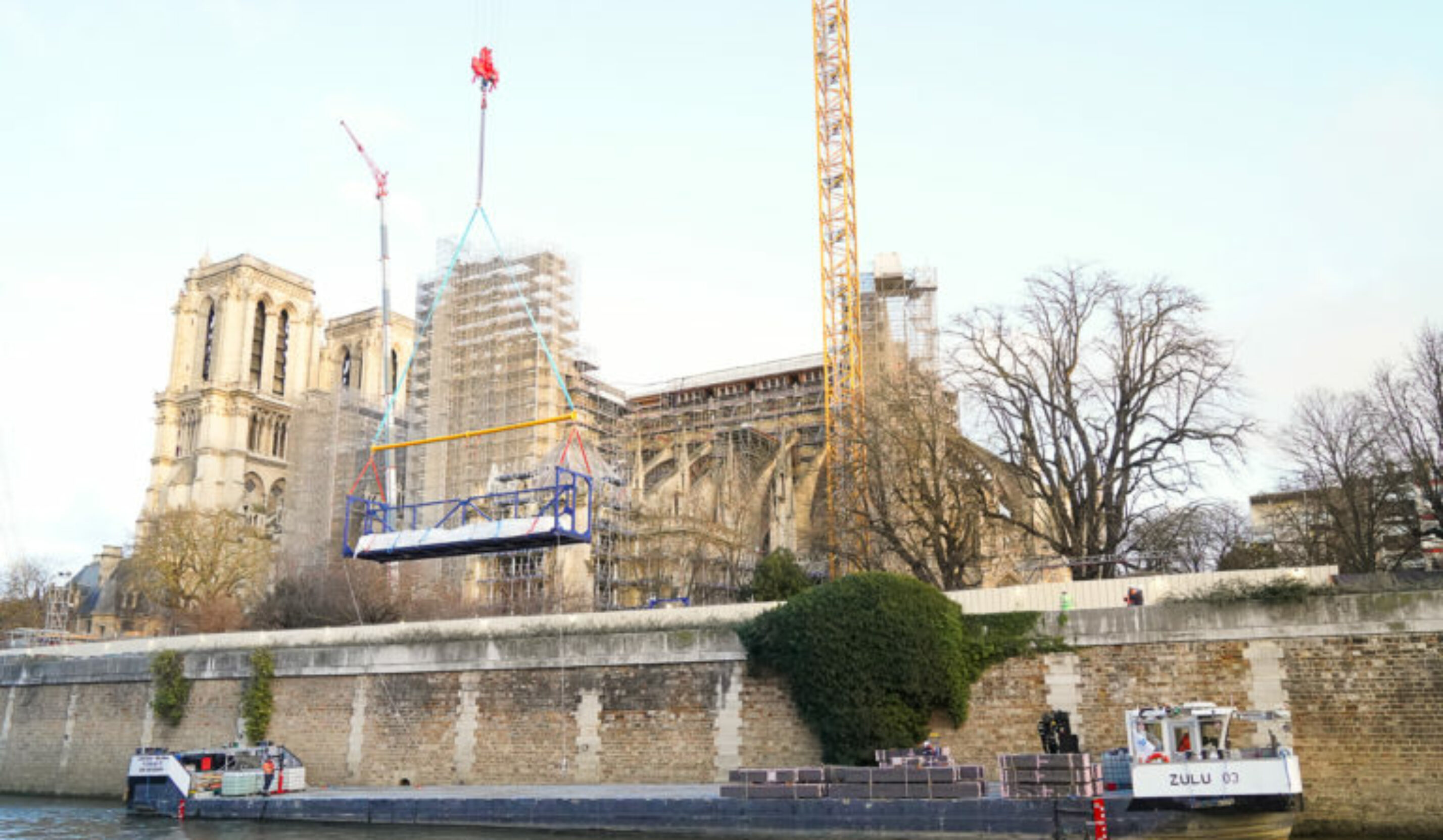 notre-dame de paris opc rénovation flèche cathédrale Lean setec opency grues pierres vidéo