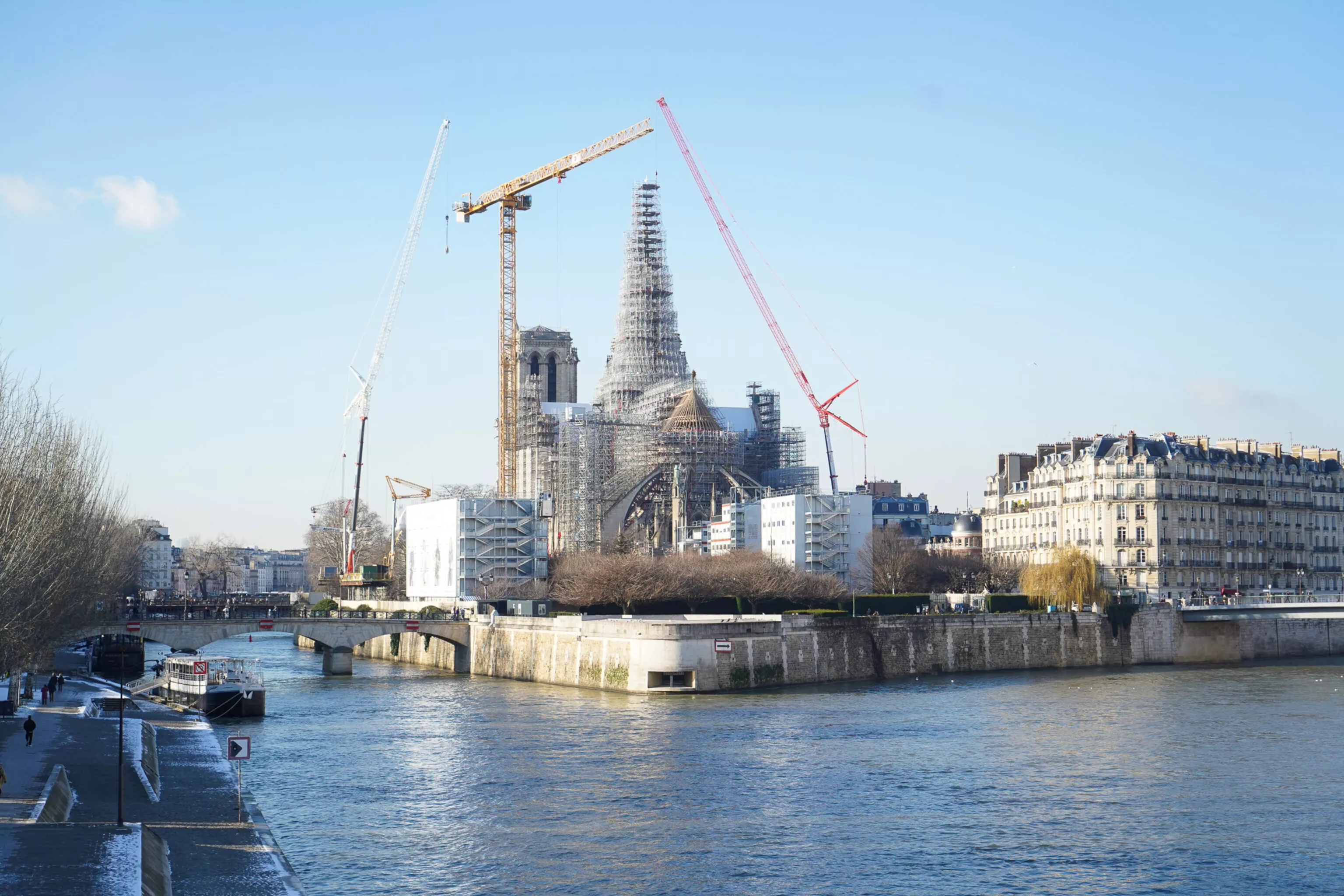 notre-dame de paris opc rénovation flèche cathédrale Lean setec opency grues pierres